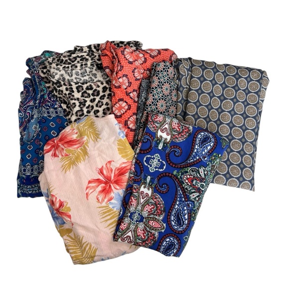 Women’s bundle lot of tops casual size small assorted Tahari forever 21 - Picture 1 of 8